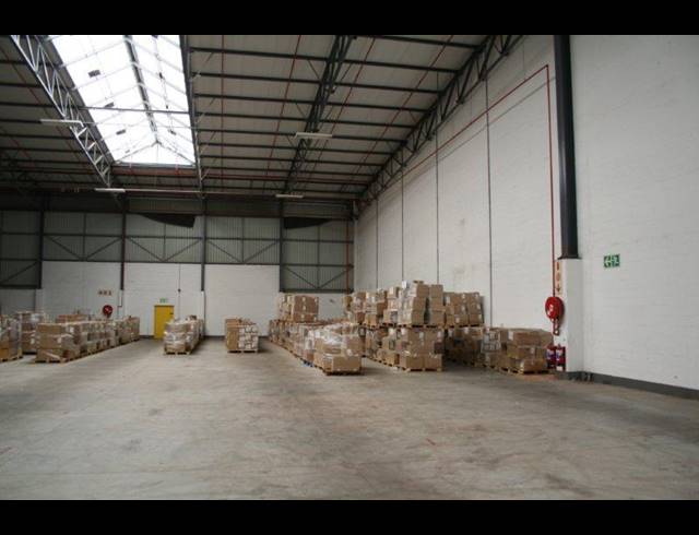 3,464M² FACTORY TO LET IN PAARDEN EILAND